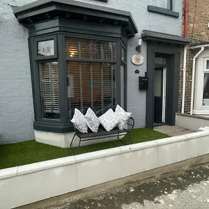 https://house-located-centrally-for-up-to-8-guests.yorkshirehotels.net