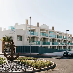https://caleta-suites-tenerife.tenerifehoteles.net
